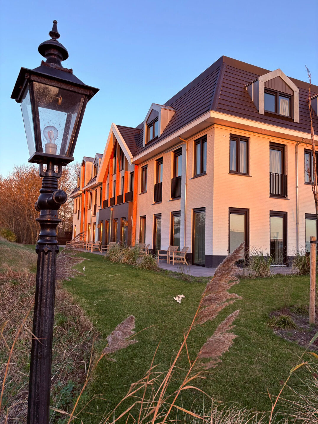 Boutique Hotel Texel bij avondlicht in De Cocksdorp.